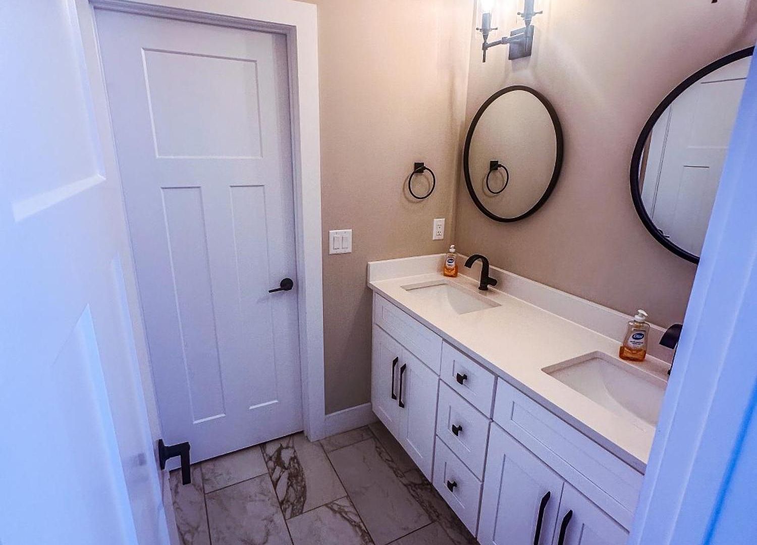 Holiday home 7 Min From Broadway! 3 Bed 2.5 Bath Nashville