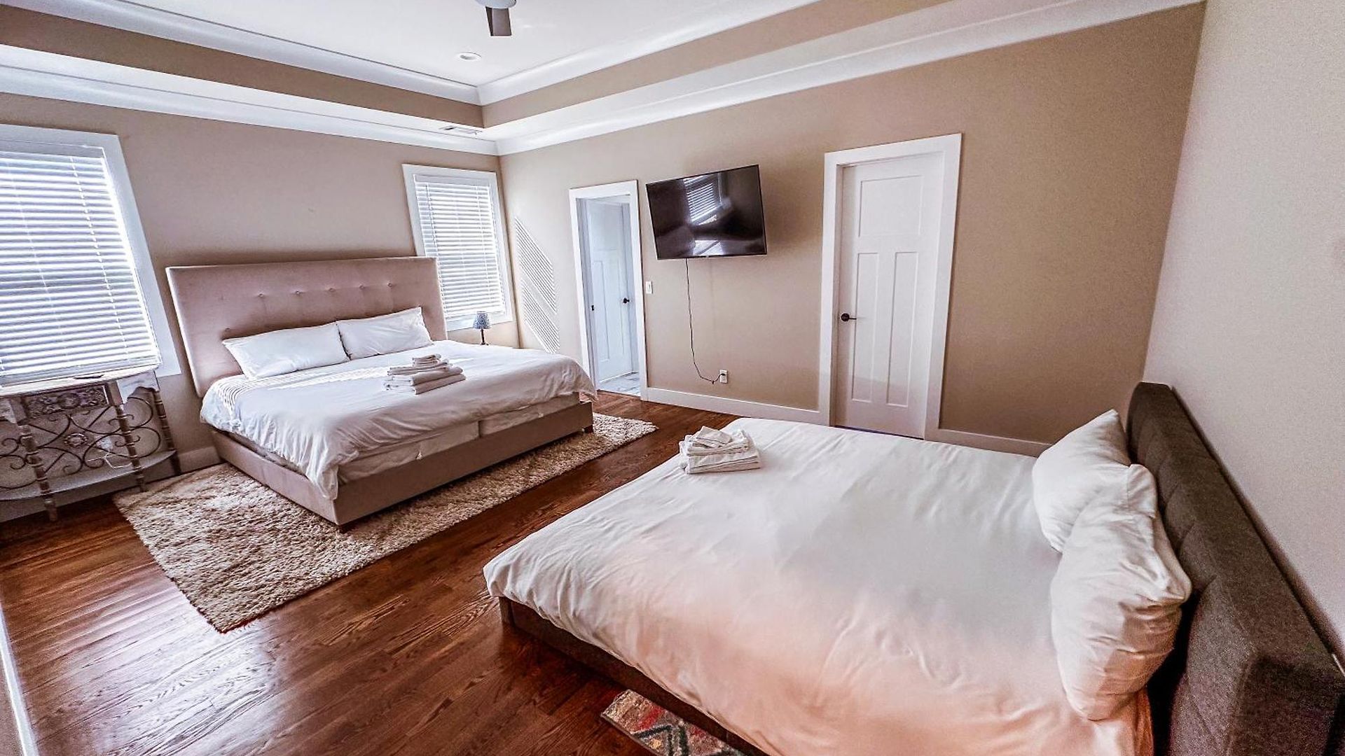 7 Min From Broadway! 3 Bed 2.5 Bath Holiday home