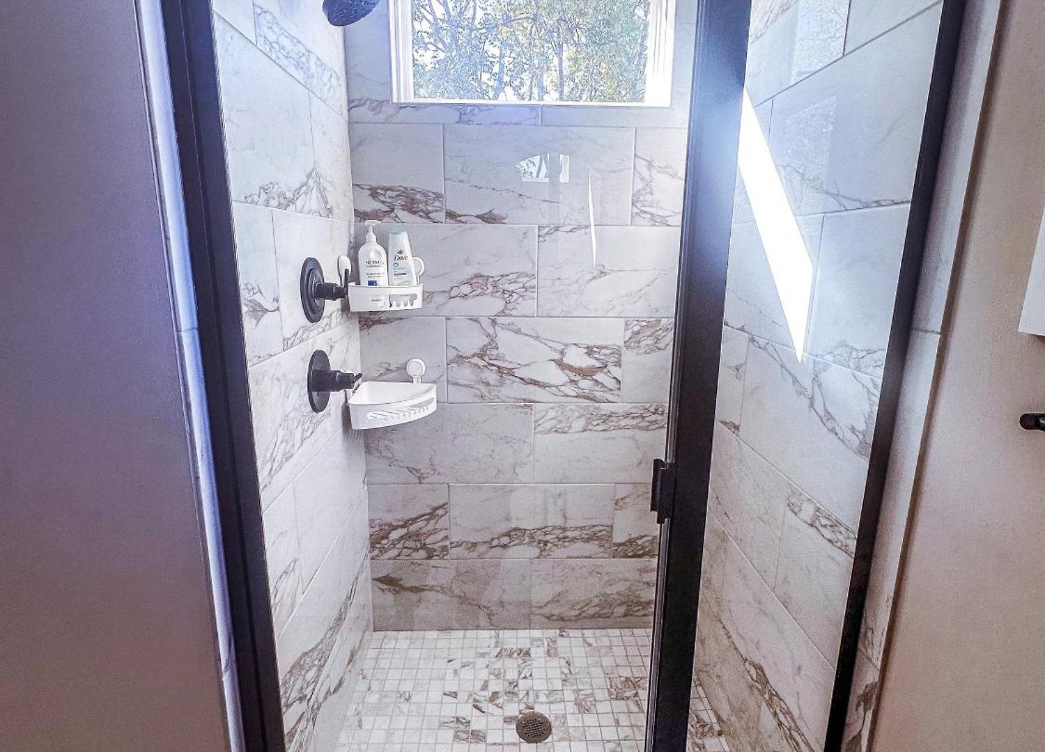 Holiday home 7 Min From Broadway! 3 Bed 2.5 Bath Nashville