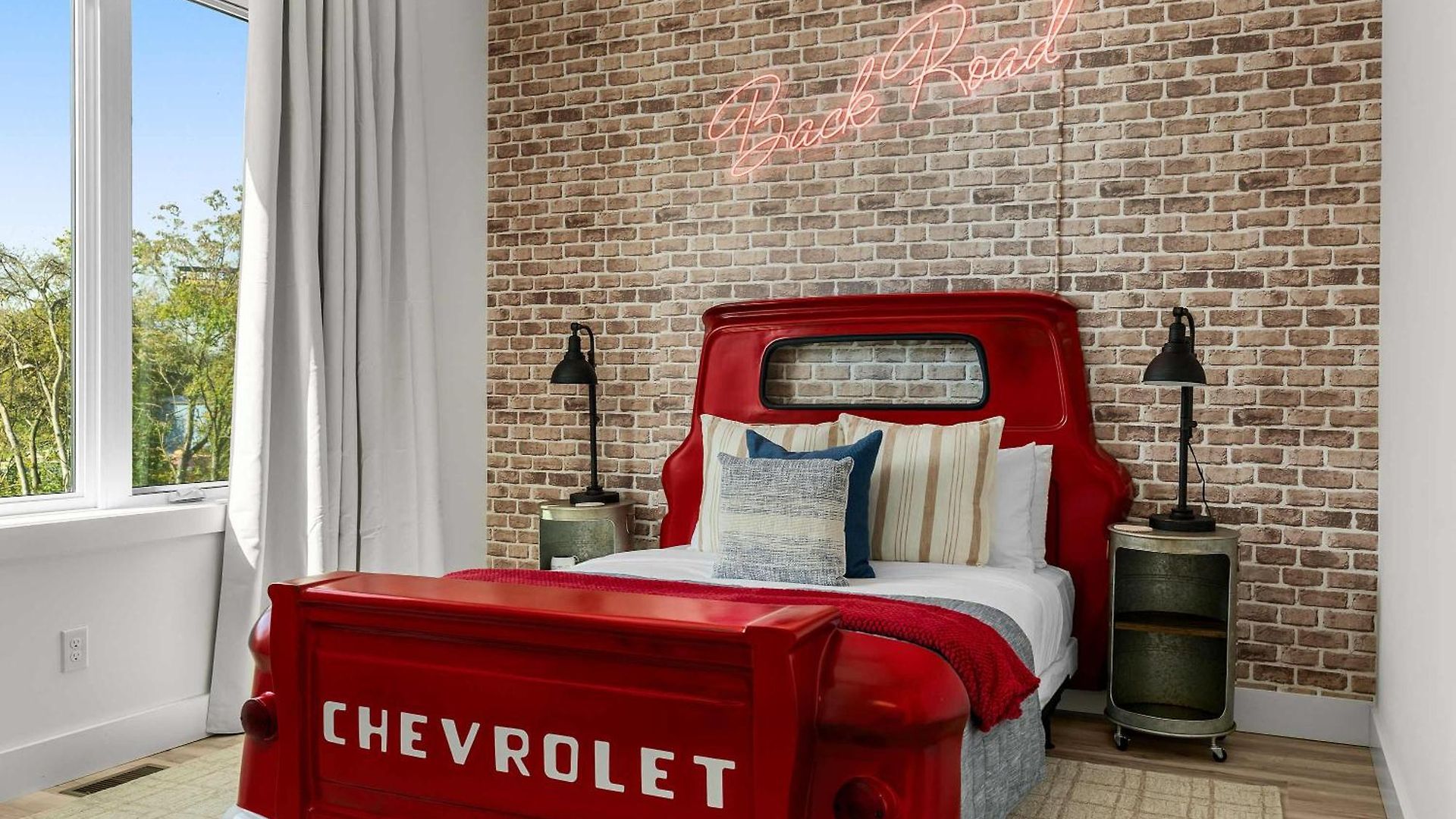 The Americana Abode Rooftop Hot Tub Game