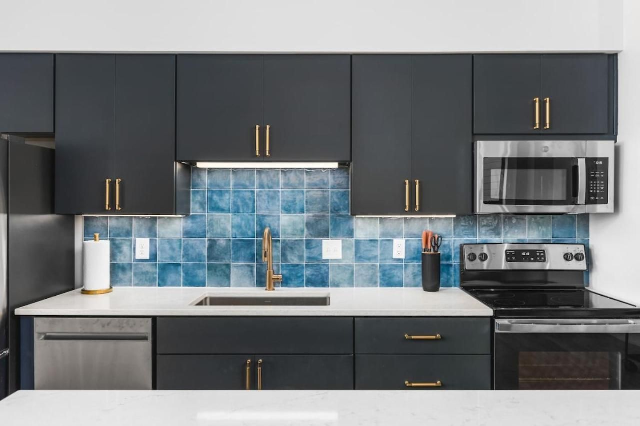 Upscale Music Row Corner Unit With Patio Rooftop With View And Gym *