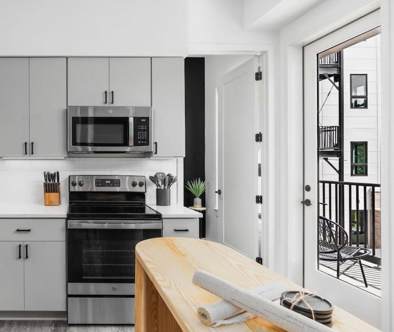 Chic Music Row Rooftop Deck With View Gym Office And Apartment