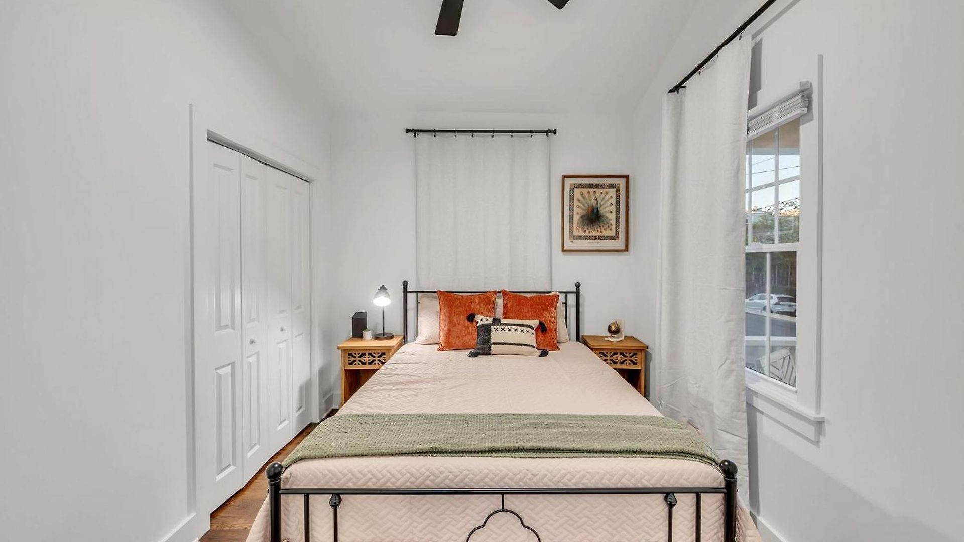 Fully Furnished With Deck Near Center *