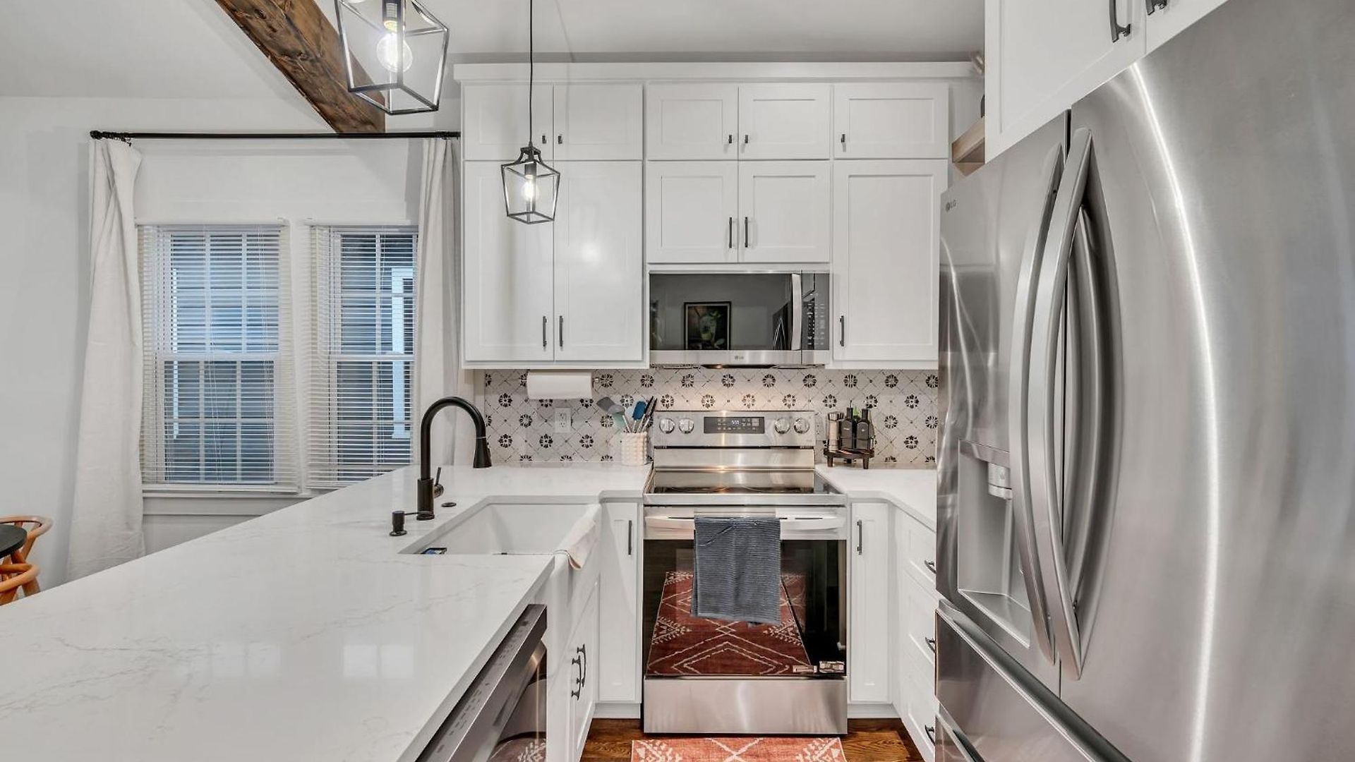 Fully Furnished With Deck Near Center Nashville