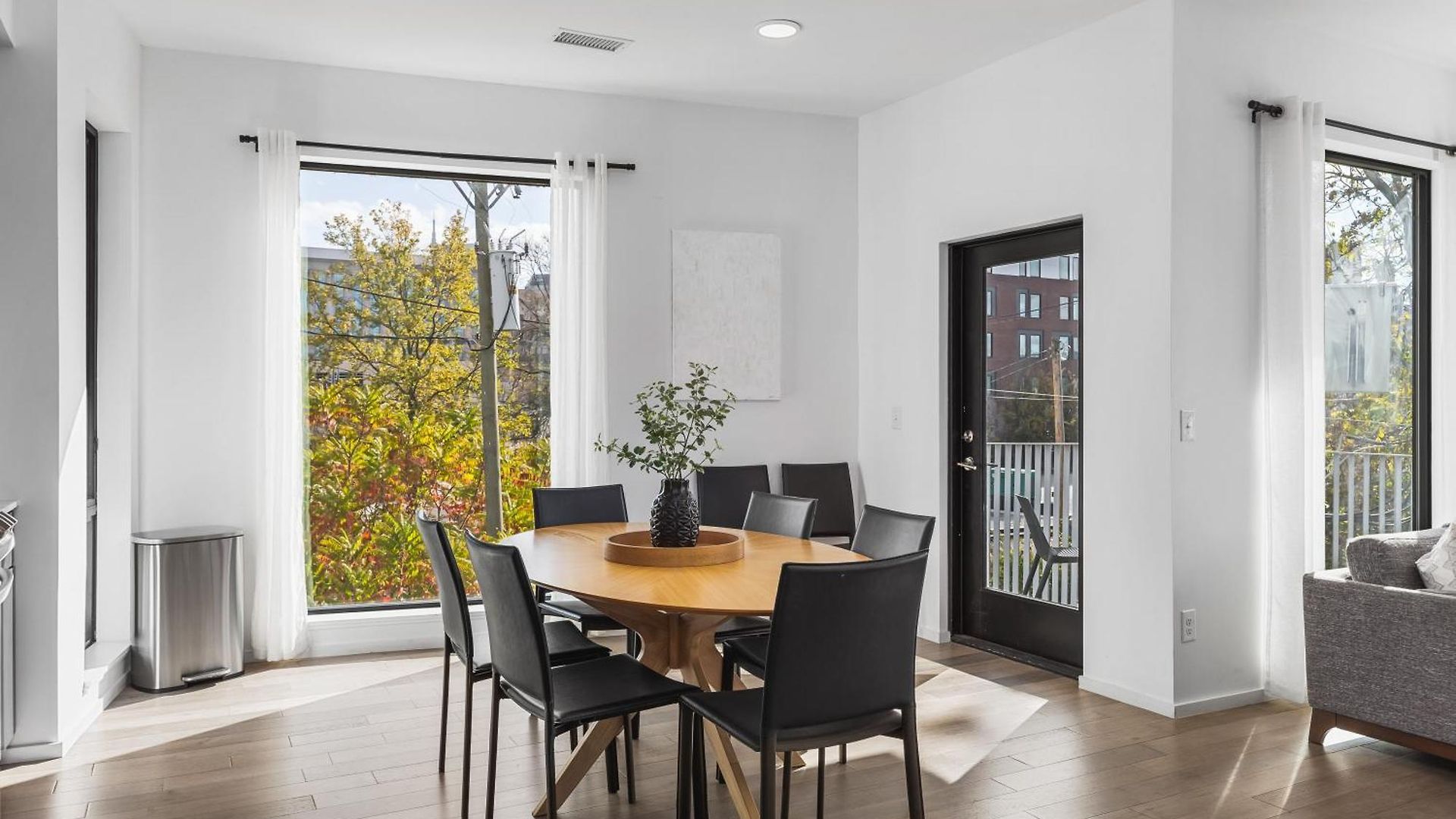 Apartment Luxury On The River 4 Beds 2.5 Bath, Walk To Downtown