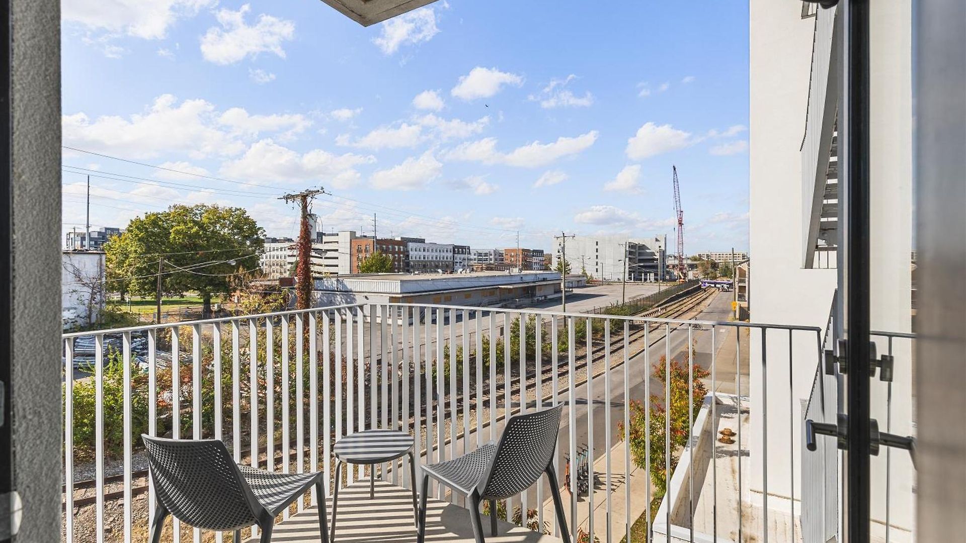 Luxury On The River 4 Beds 2.5 Bath, Walk To Downtown *
