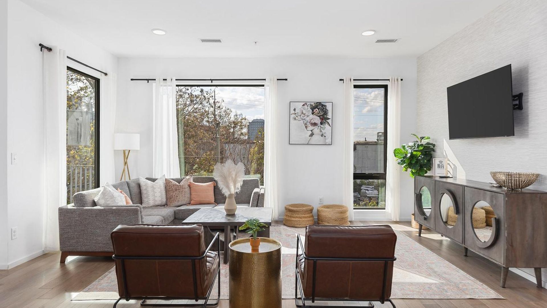 Luxury On The River 4 Beds 2.5 Bath, Walk To Downtown Nashville