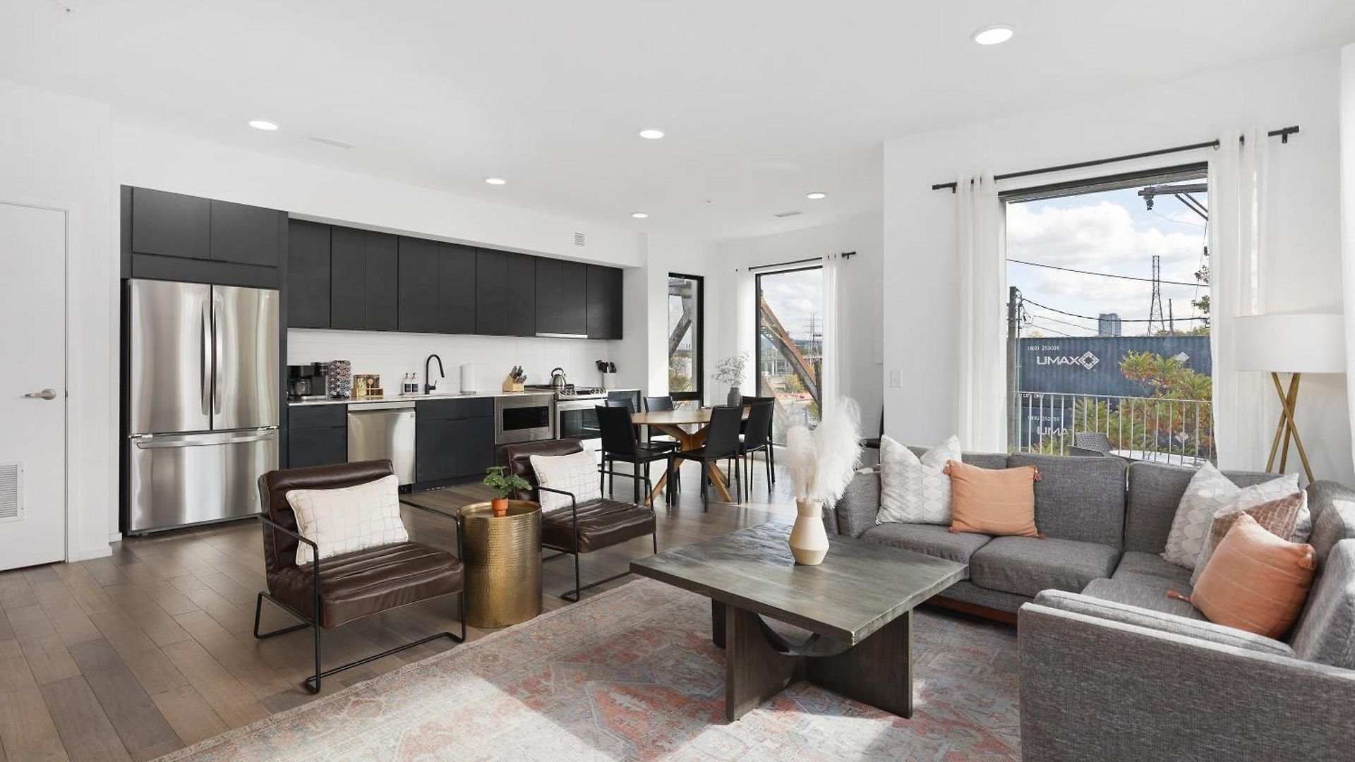 Luxury On The River 4 Beds 2.5 Bath, Walk To Downtown * Nashville