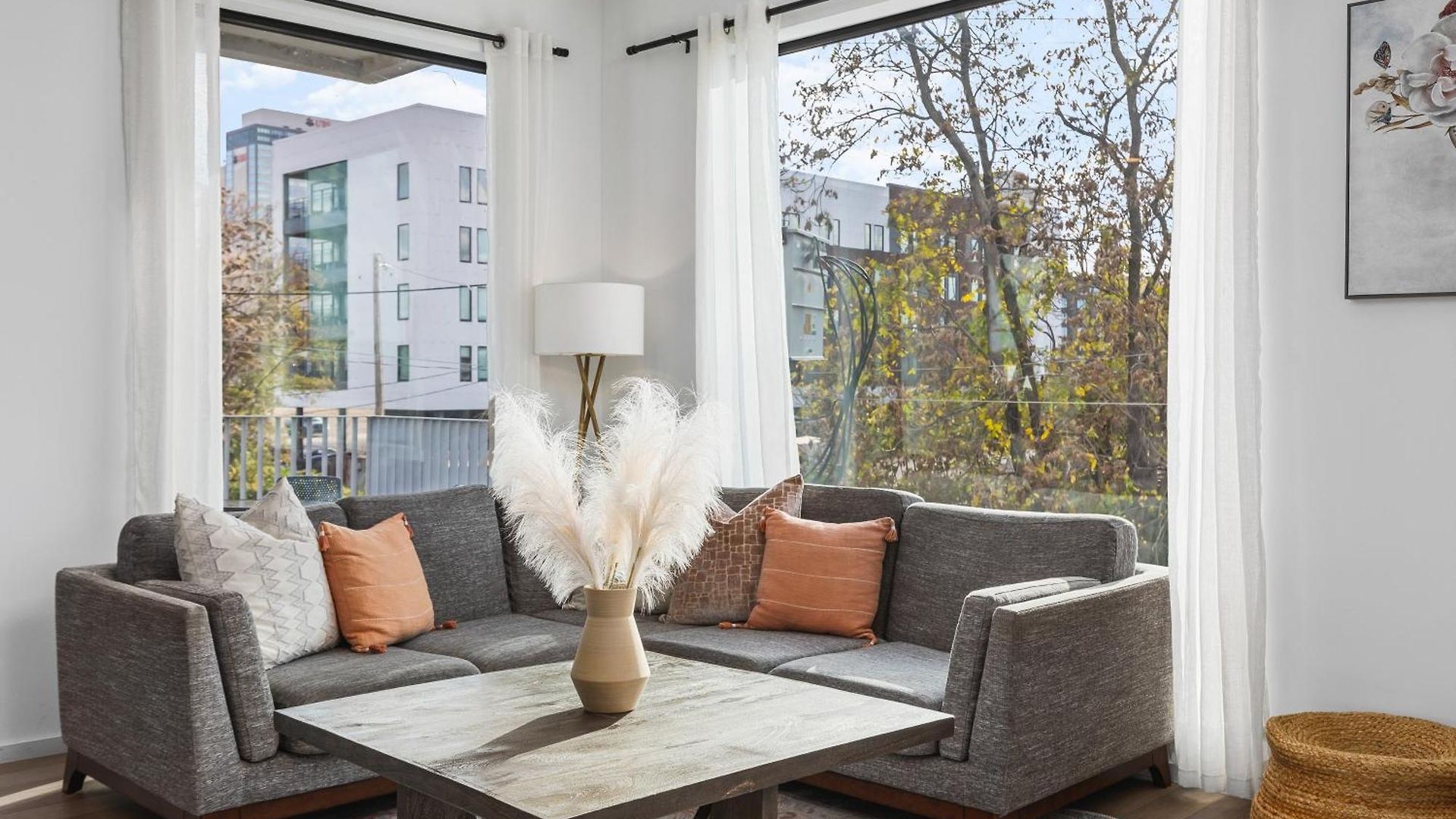 Luxury On The River 4 Beds 2.5 Bath, Walk To Downtown * Nashville