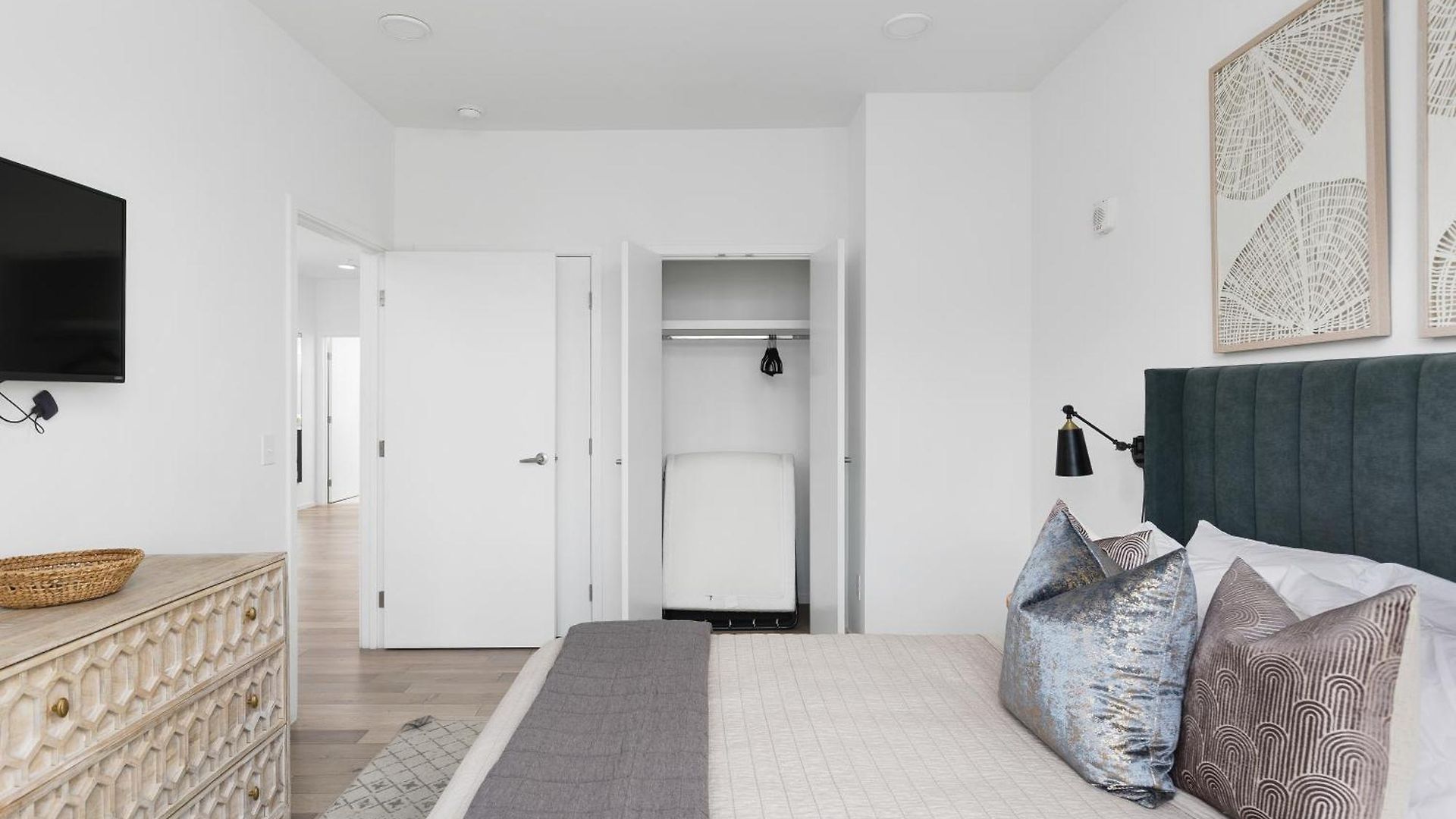 Luxury On The River 4 Beds 2.5 Bath, Walk To Downtown Apartment Nashville
