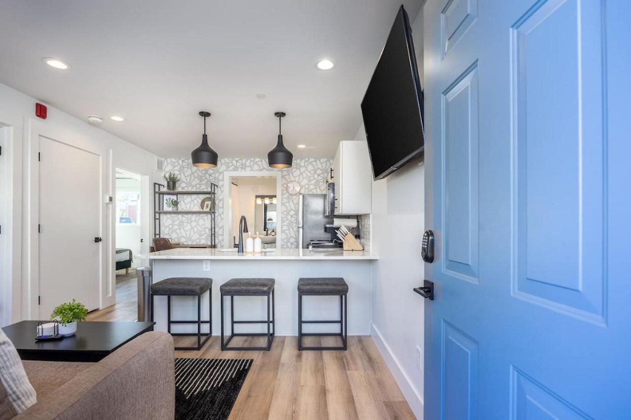 Holiday home Multi-condo Building With 7 Units 15 Bedrooms 22 Beds And Free Parking Nashville