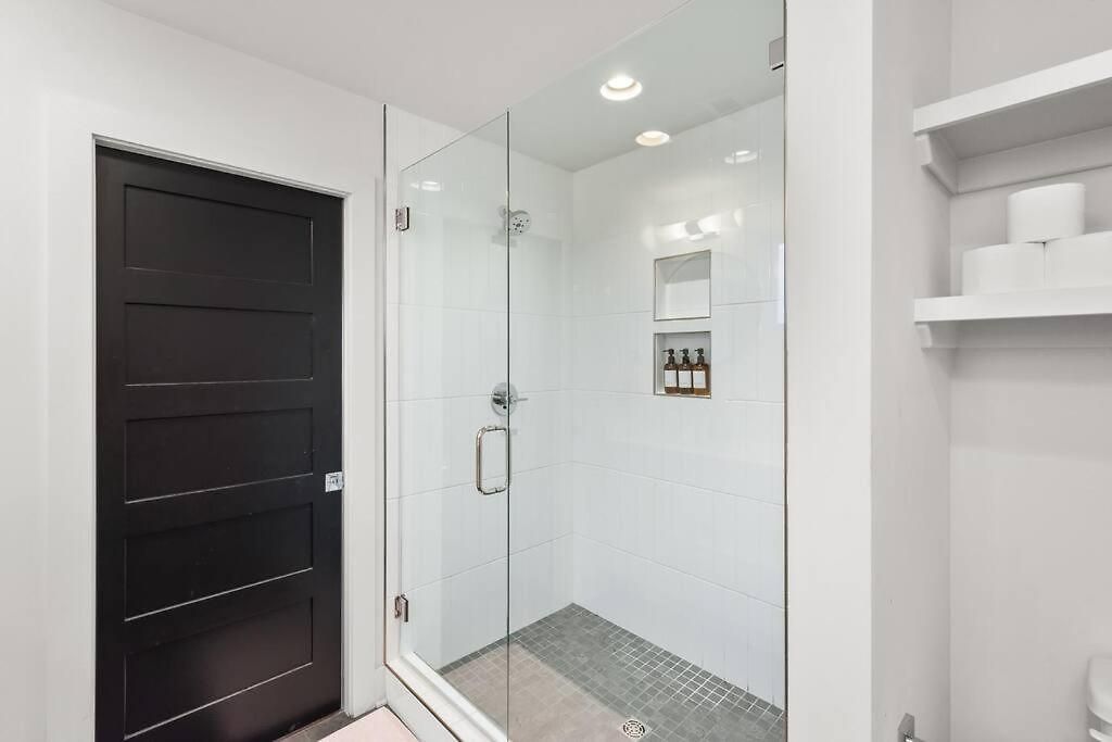Ultimate Bach 10min To Dt Ig Walls Every Holiday home Nashville