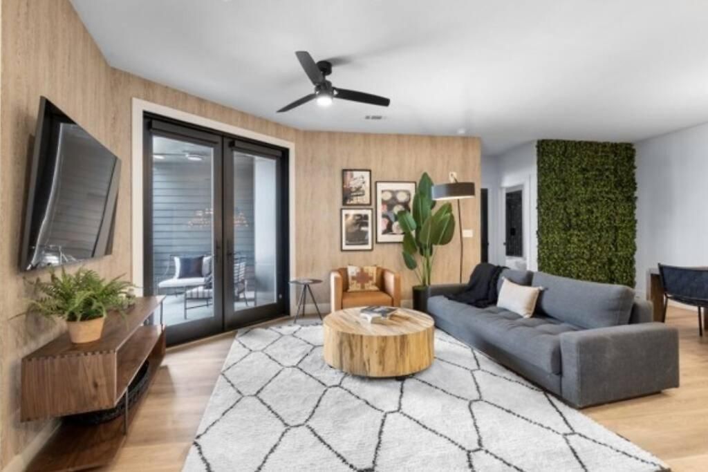 Electric - Odyssey -top Floor West End 2 Bedroom - Minutes To Broadway Apartment *