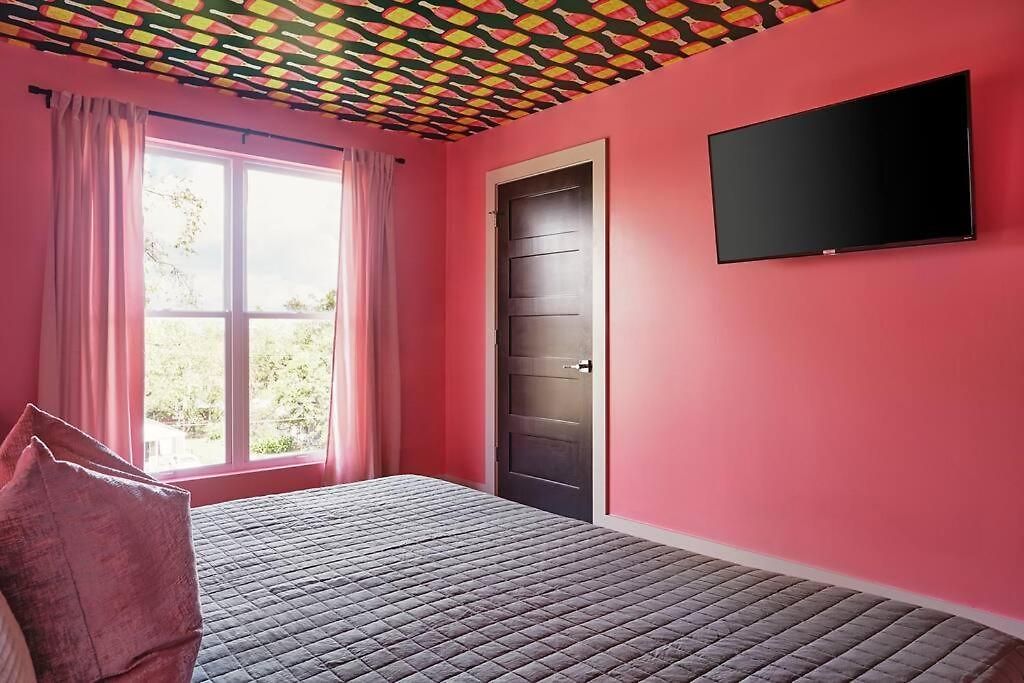Ultimate Bach 10min To Dt Ig Walls Every Holiday home *