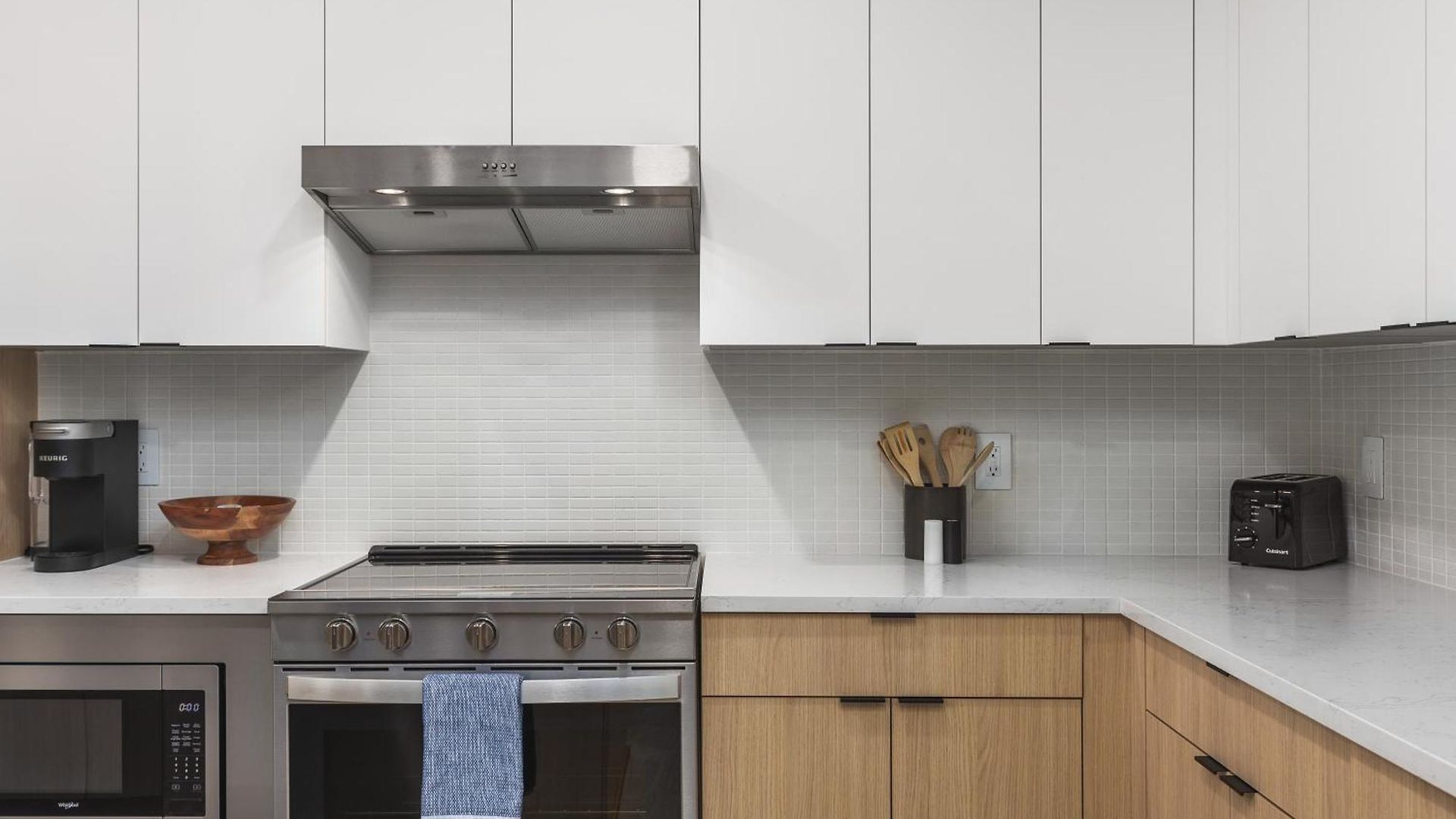 Luxury In The Gulch With Patio Pool Walk To Broadway Apartment *