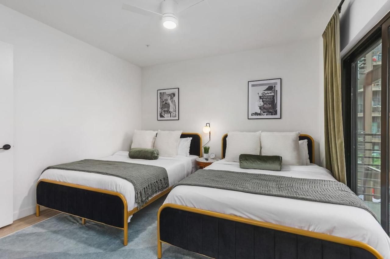Luxury In The Gulch With Patio Pool Walk To Broadway Nashville