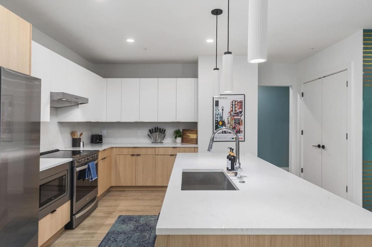 Luxury In The Gulch With Patio Pool Walk To Broadway * Nashville