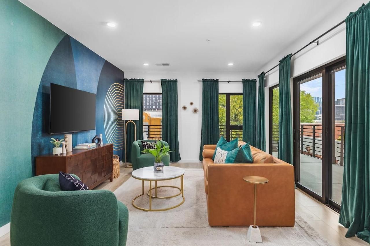 Luxury In The Gulch With Patio Pool Walk To Broadway Apartment *