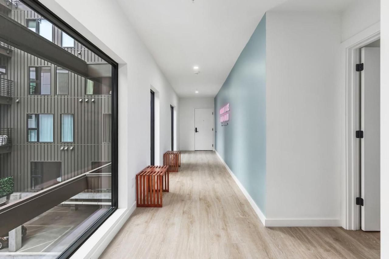 Apartment Luxury In The Gulch With Patio Pool Walk To Broadway