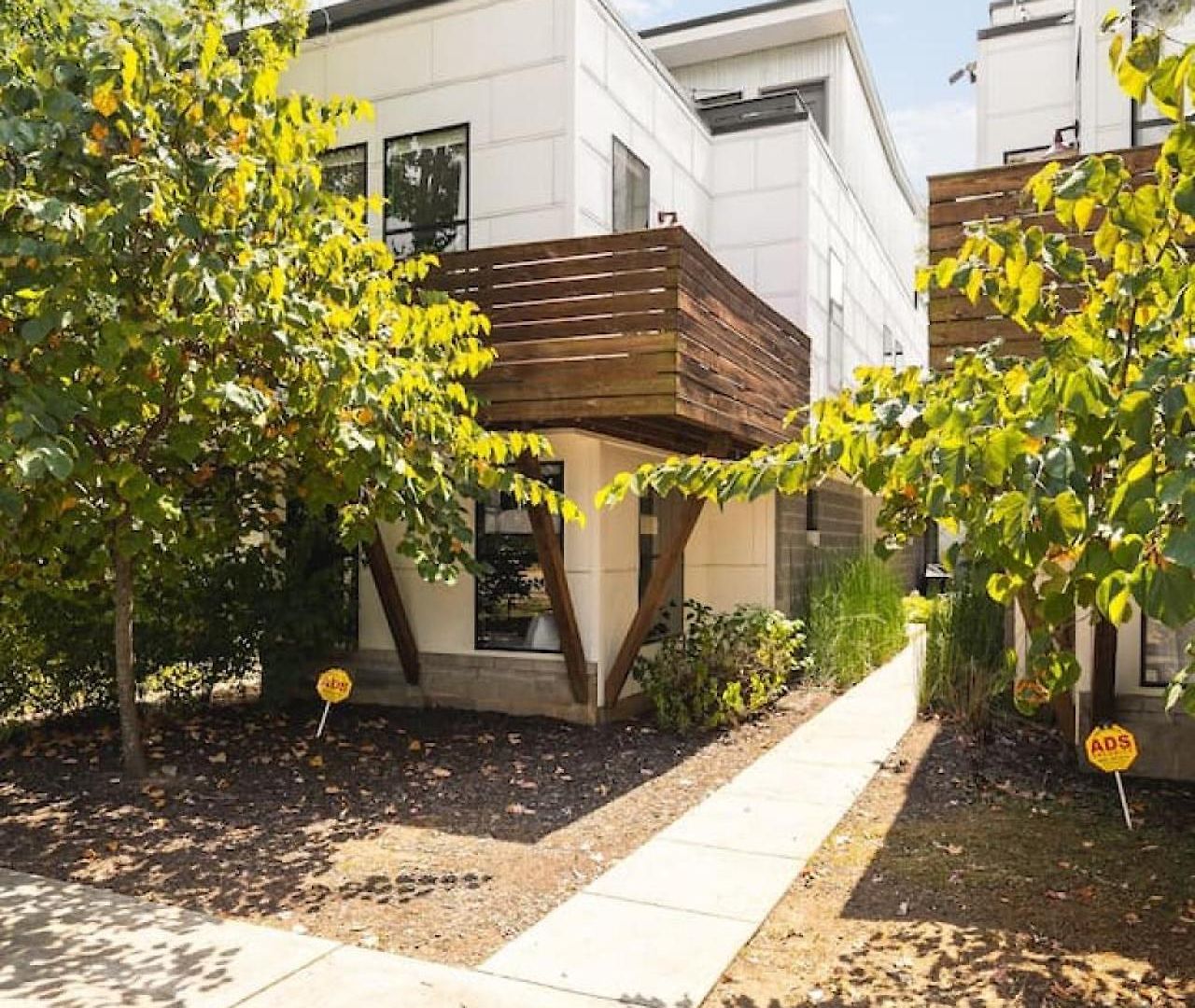 Modern With Rooftop Deck Walk To Coffee Restaurants Brewery Holiday home Nashville