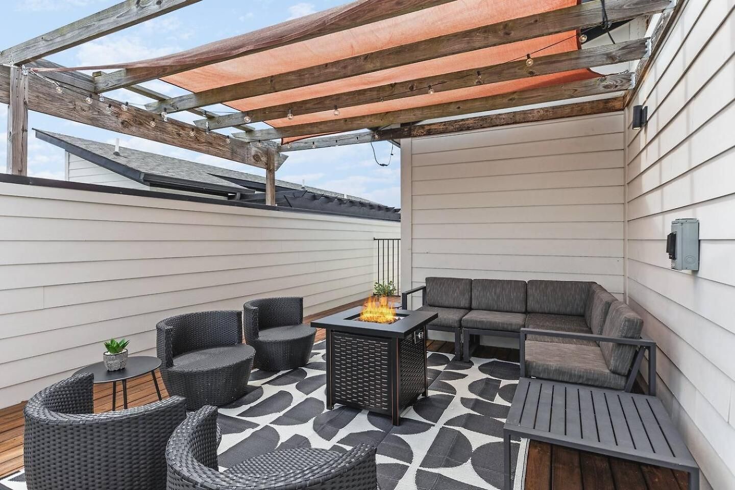 Rooftop Deck Firepit And Garage Walk To 12 South And Restaurants