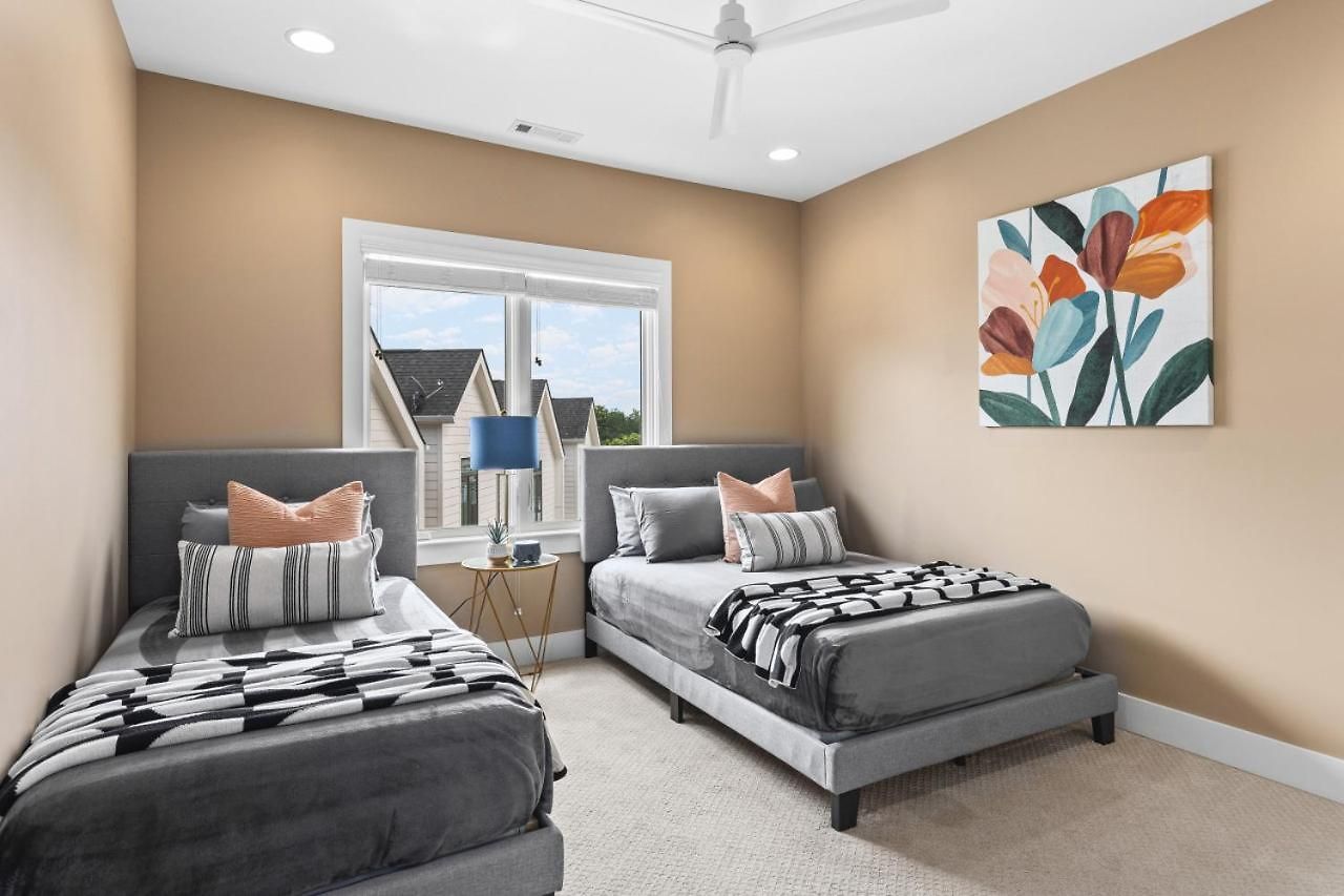 Walk To 12 South And Belmont With Garage Firepit And Patio Nashville