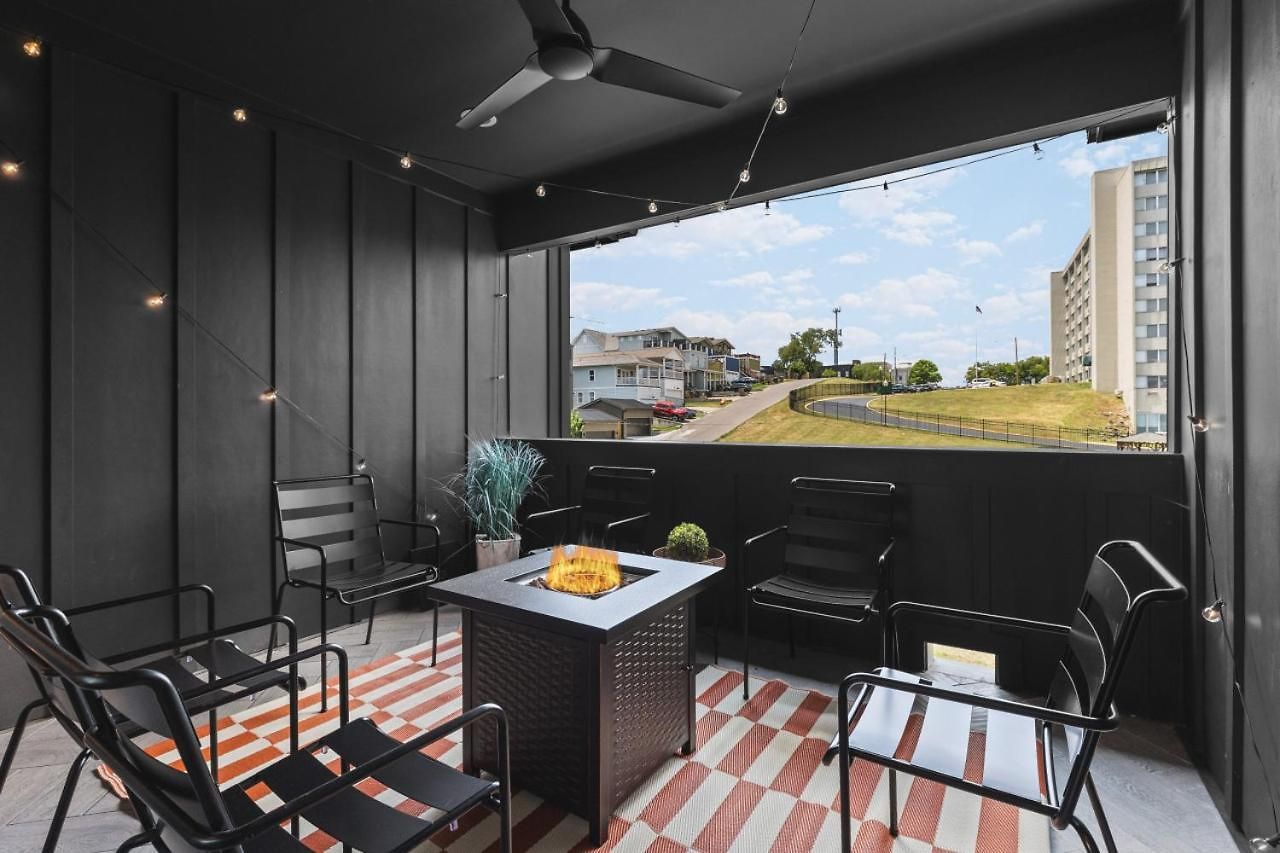 Walk To 12 South And Belmont With Garage Firepit And Patio *