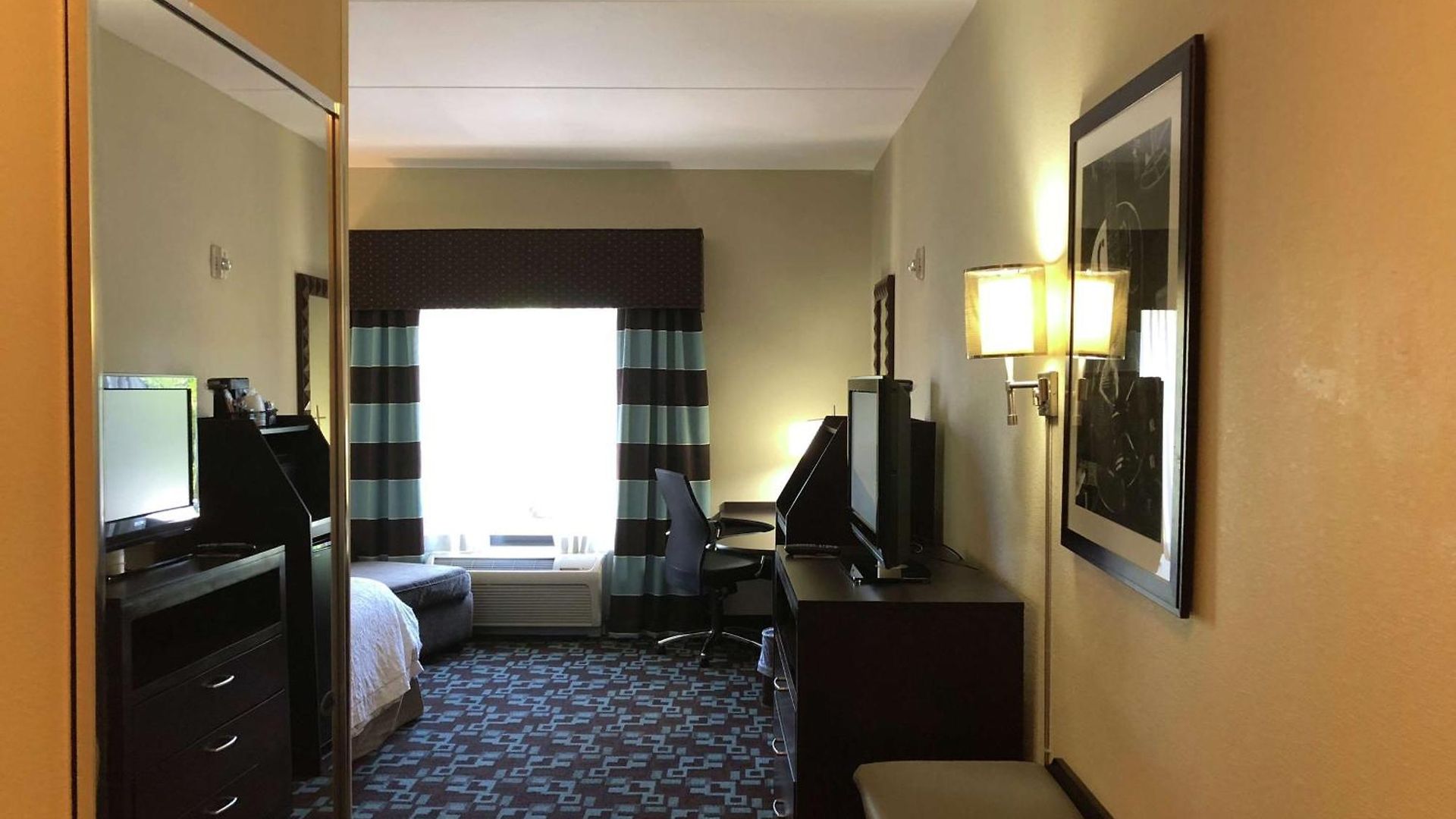 Hampton & At Opryland Hotel Nashville