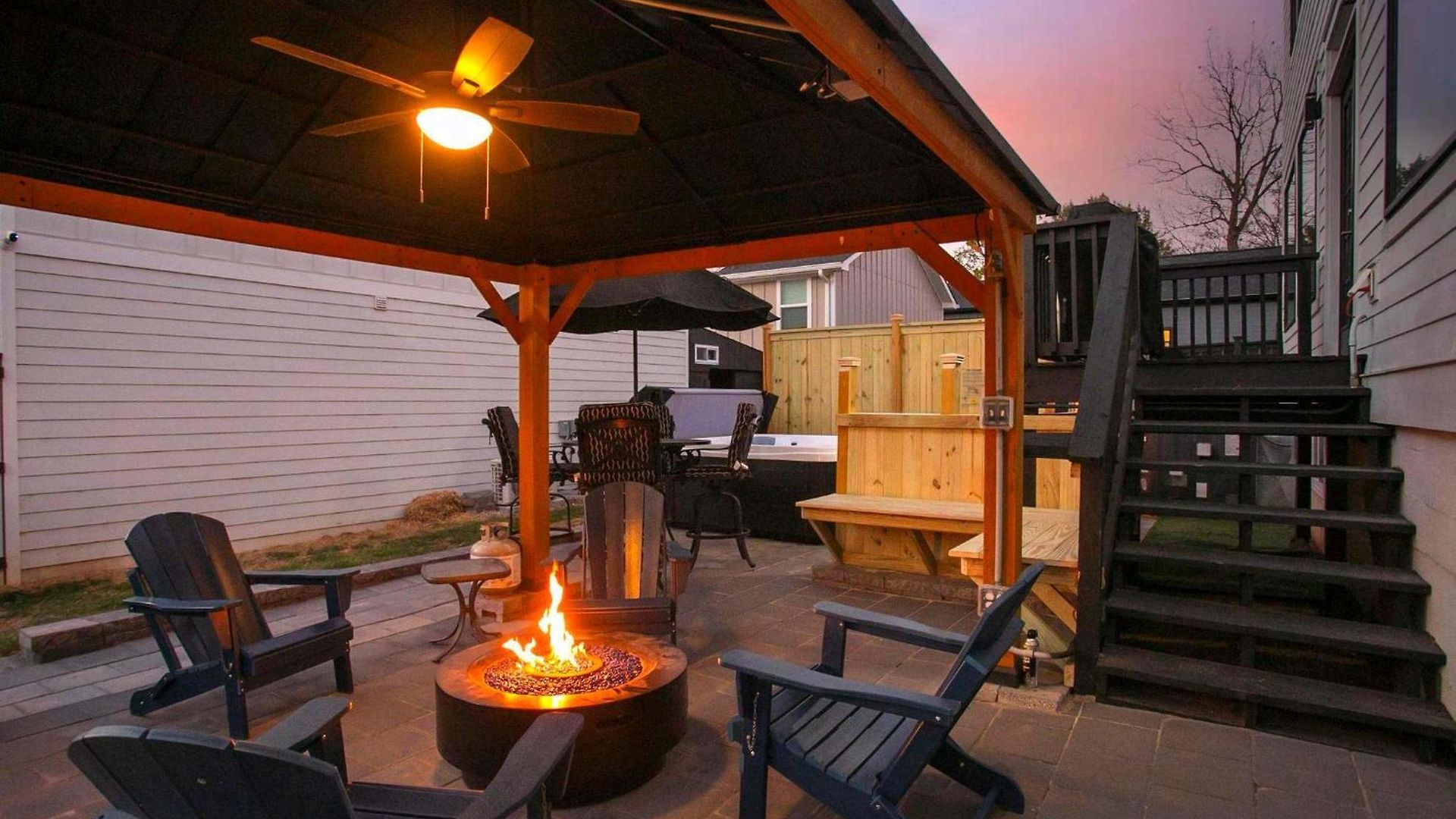 Spacious Only 2 Miles From Downtown Holiday home *