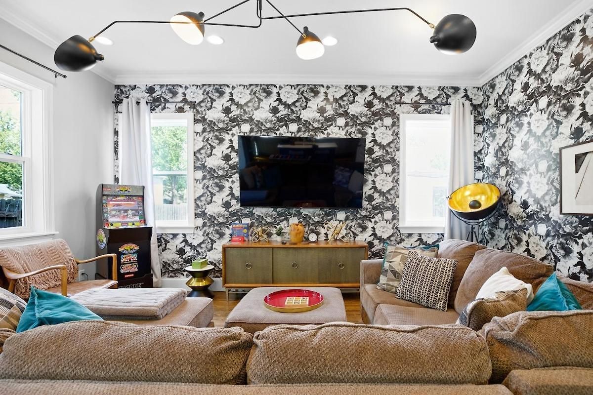5 Mins To Downtown - Big Luxury House - 7 Beds Holiday home *