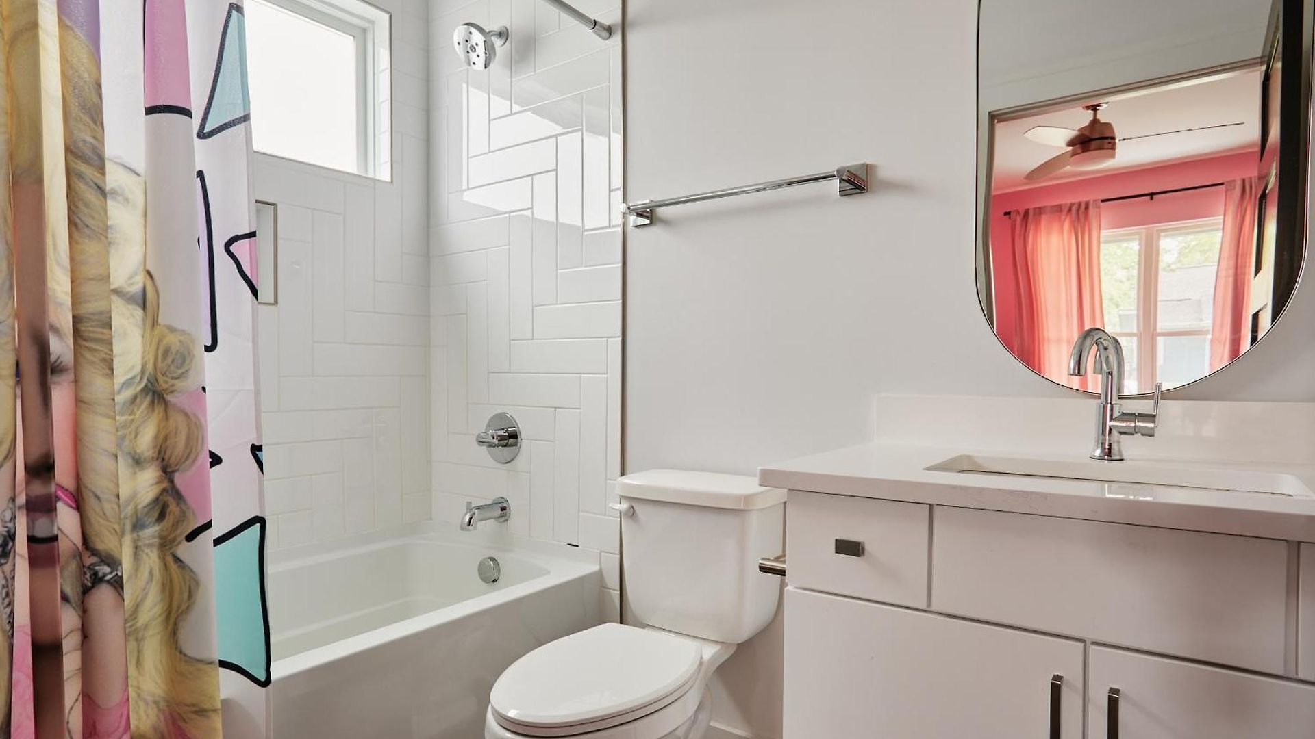 Ultimate Bach 10min To Dt Ig Walls Every Holiday home *