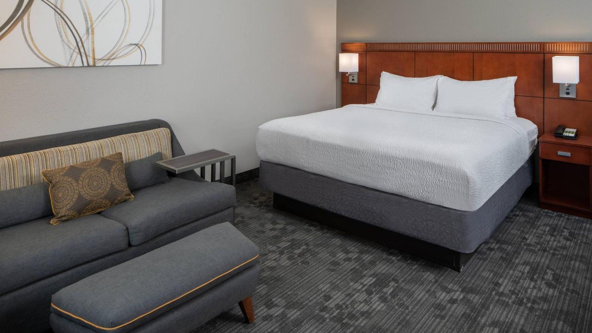 Courtyard By Marriott Airport Hotel 3*