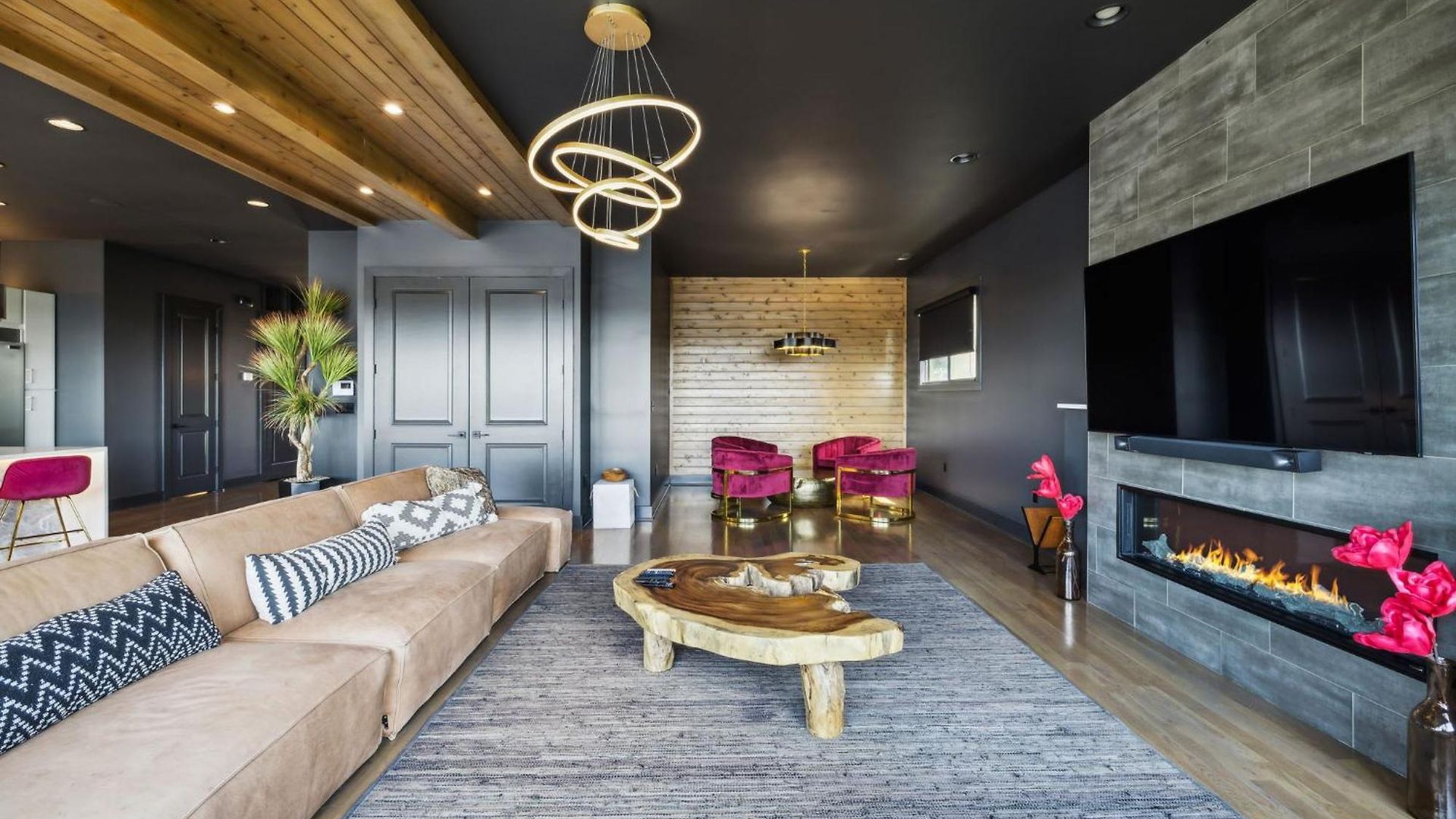 Epic Luxury Mansion W Skyline Views