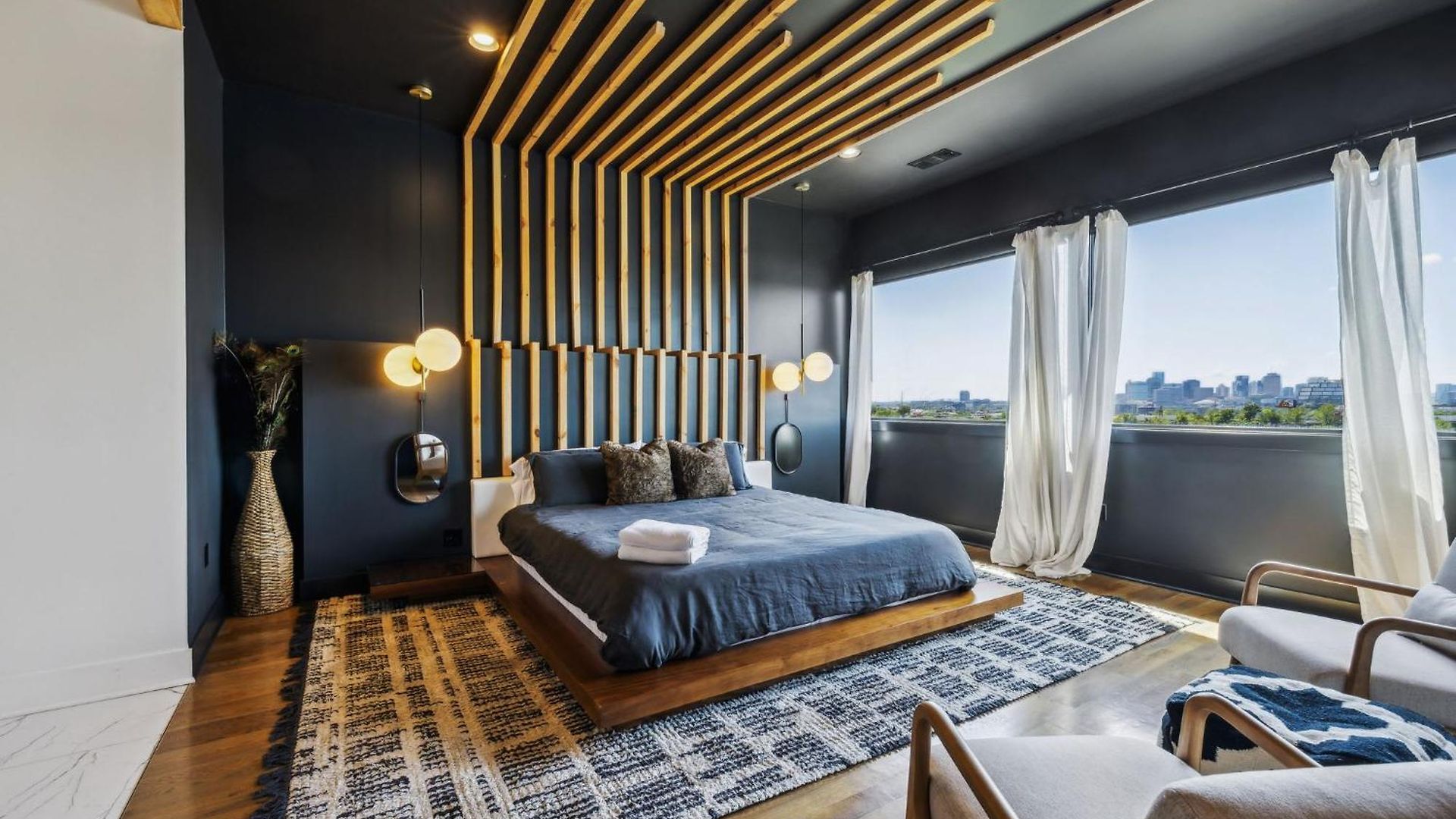 Epic Luxury Mansion W Skyline Views *