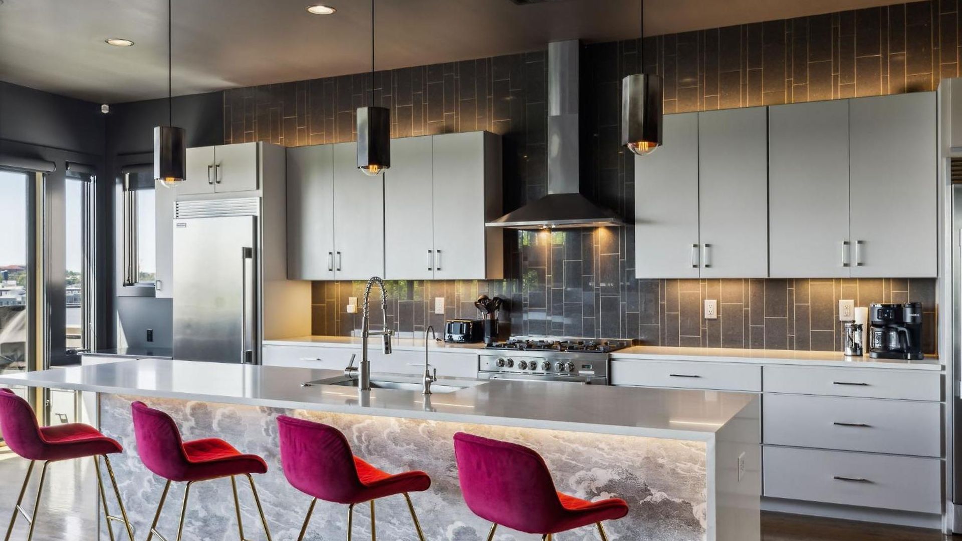 Epic Luxury Mansion W Skyline Views *