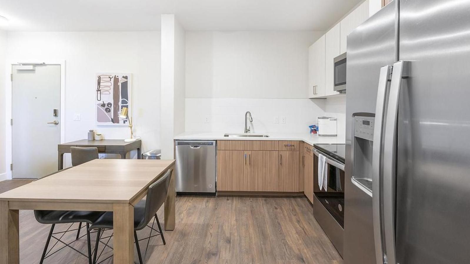 Landing Modern With Amazing Amenities Apartment