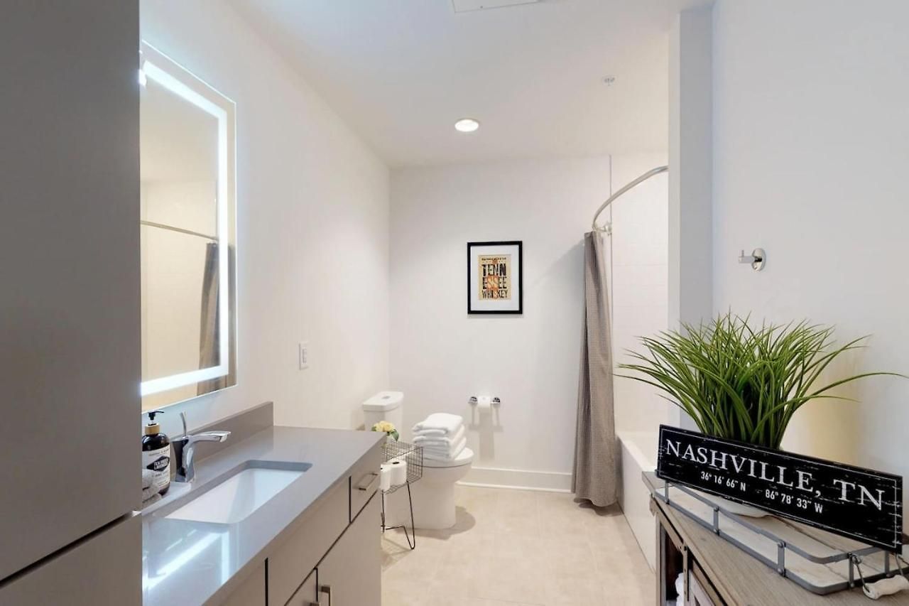 Great Location 1 Bedroom Sleeps 4 Holiday home Nashville