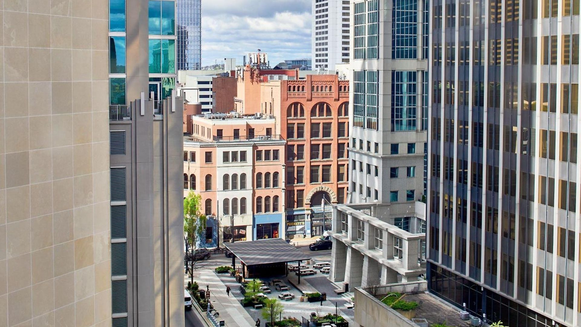 Courtyard By Marriott Downtown Nashville