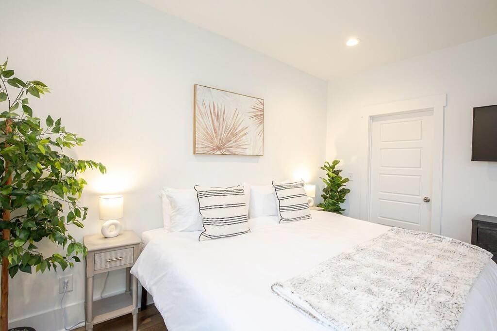 Spacious W Rooftop Deck And Mural! 10 Min 2 Dt Holiday home *