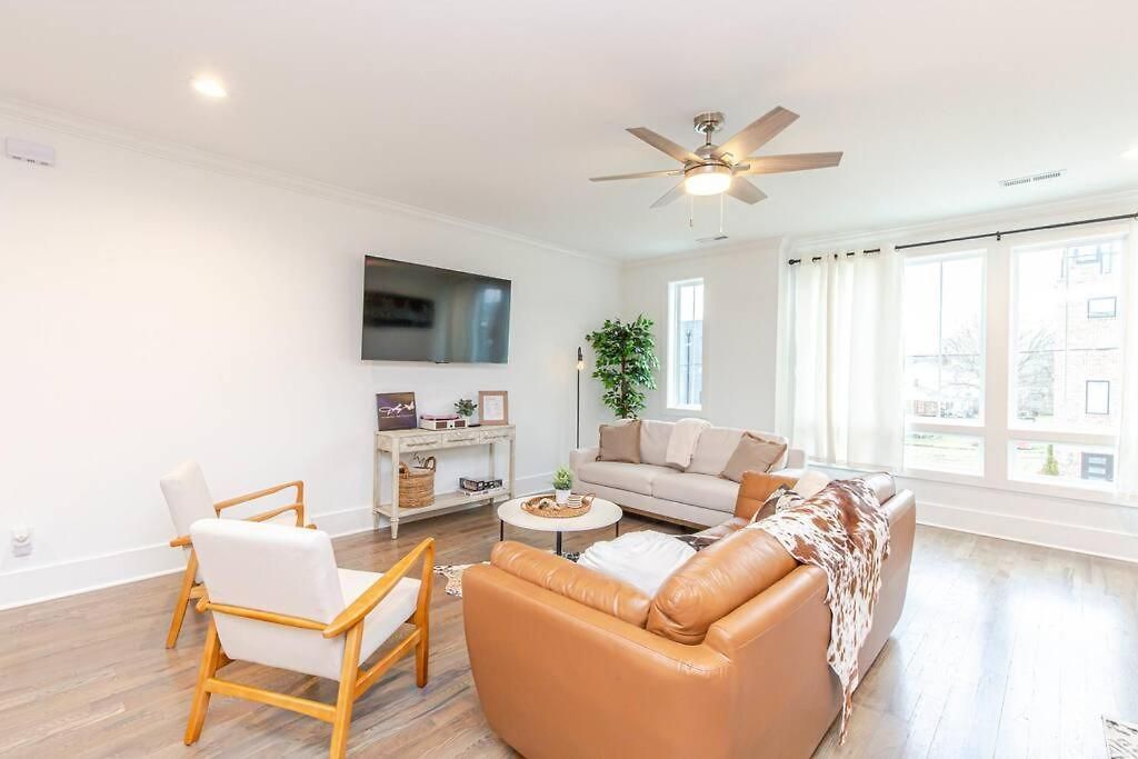Holiday home Spacious W Rooftop Deck And Mural! 10 Min 2 Dt *