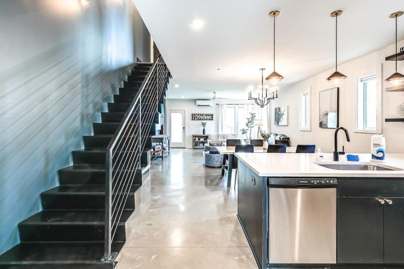 11 Beds 6 Full Baths 5 Minutes To Downtown Nashville