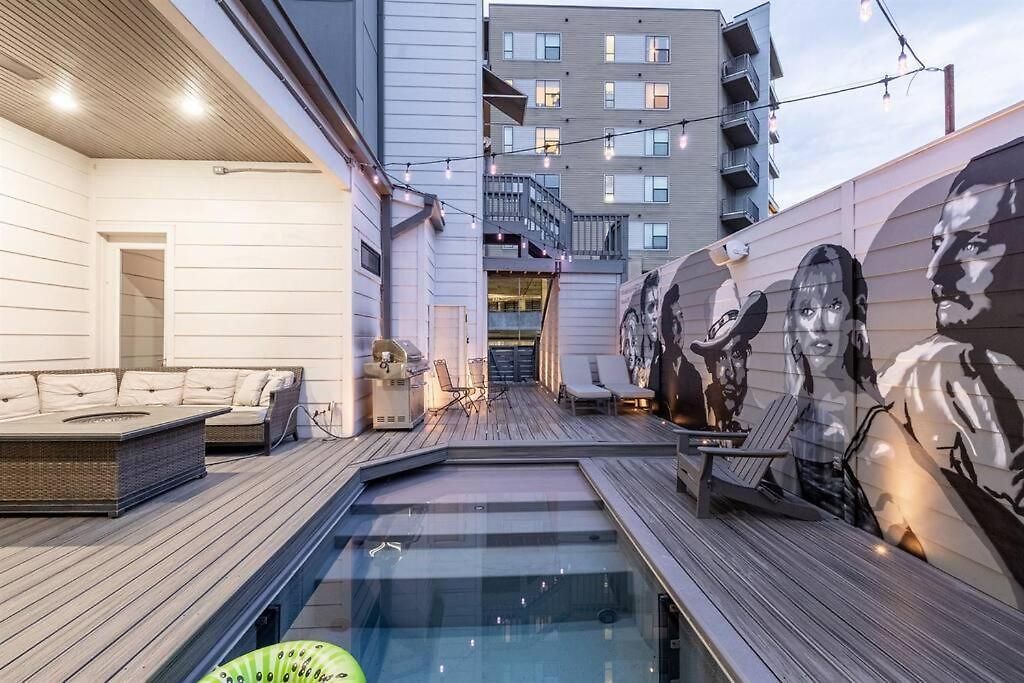 Luxury House - Heated Pool - In The Gulch - Walk Anywhere *