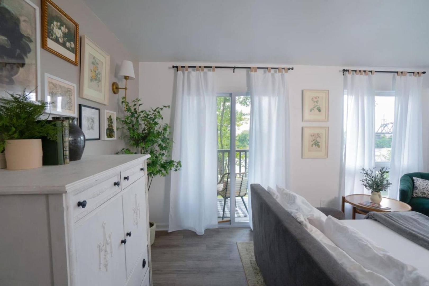 Stunning Riverfront Getaway In Downtown * Nashville