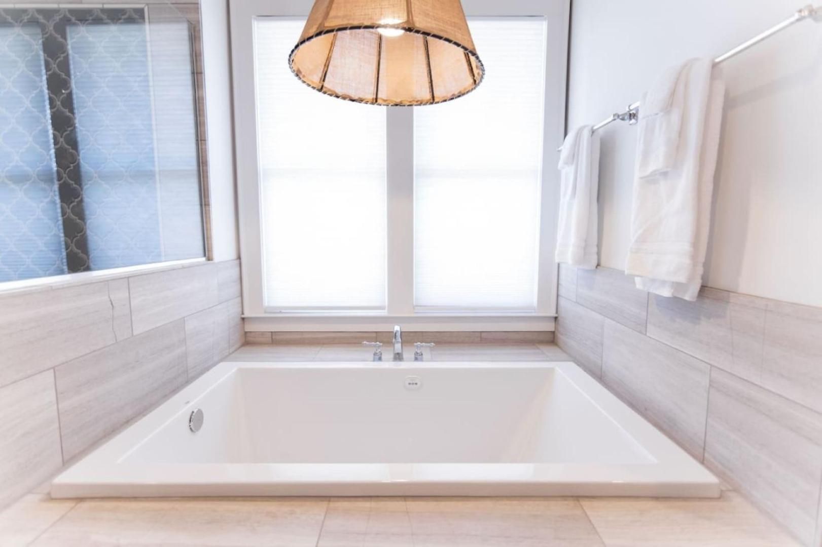 Large Grand East Nash 4Br Hot Tub