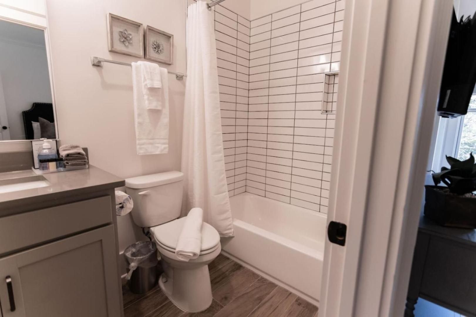 Large Grand East Nash 4Br Hot Tub