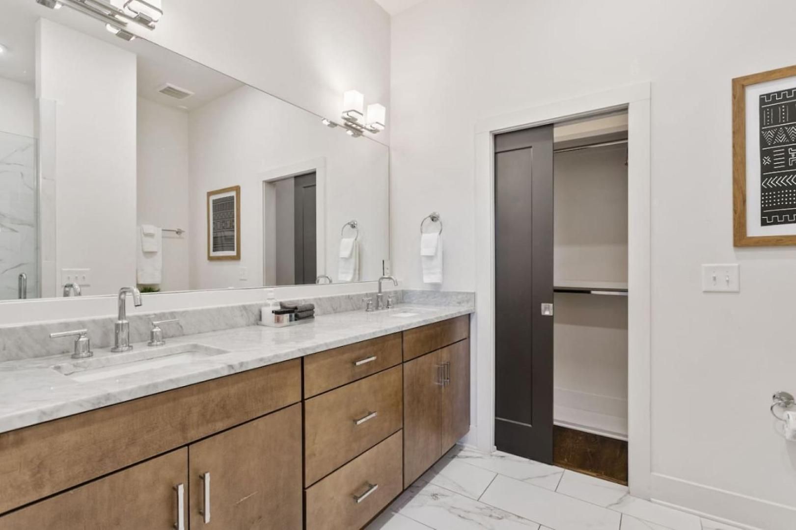 East Nash Rooftop 3 En-Suites City Views Holiday home Nashville