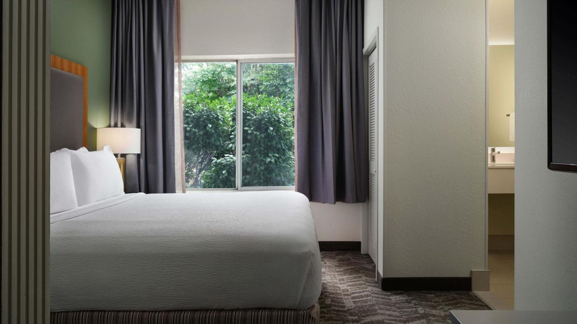 Hotel Springhill Metrocenter 3*