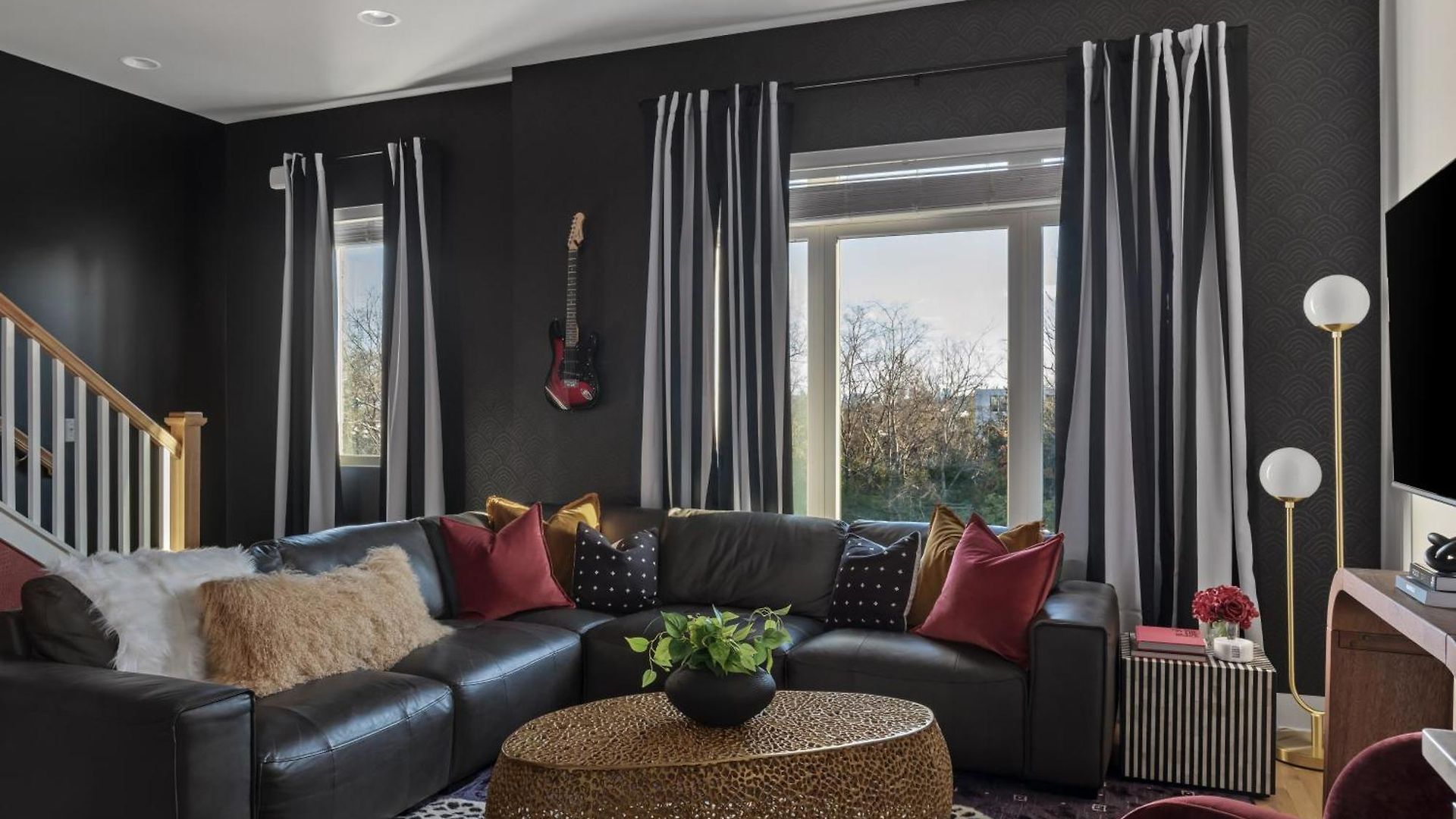 Cool Townhouse Close To Downtown