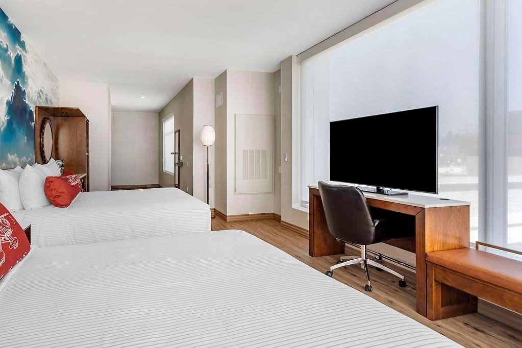 Hotel Cambria Airport