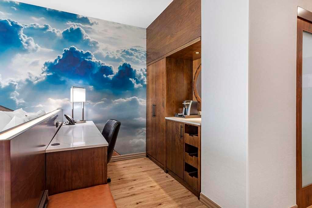 Cambria Airport Hotel